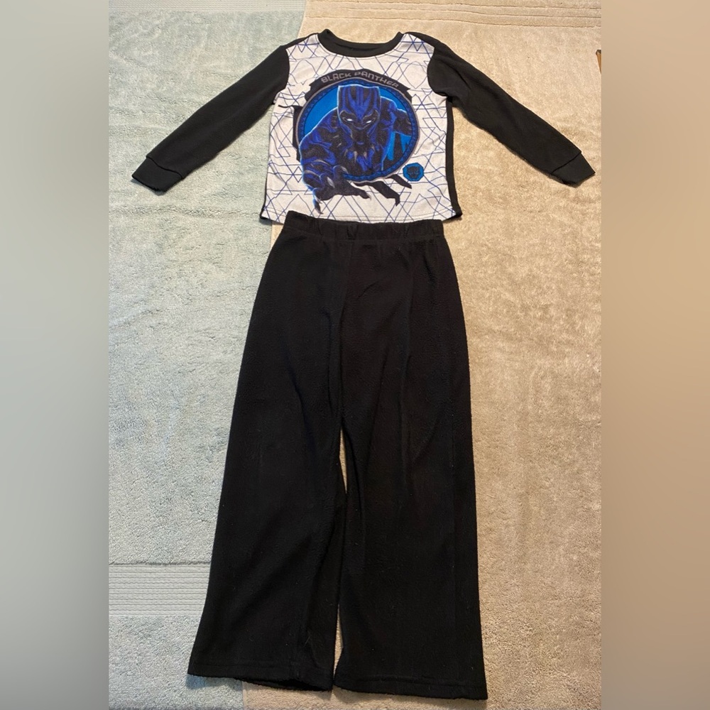 Boys youth marvel black panther sleep set pajamas size 4/5.